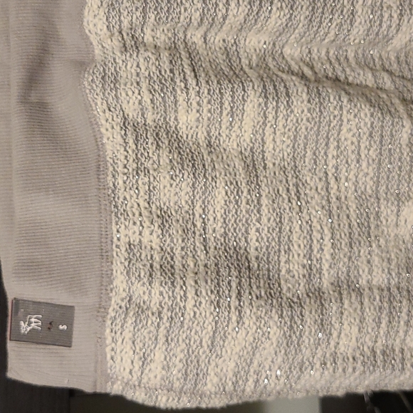 Abercrombie & Fitch, mini skirt, gray and white with silver, Size S - Picture 5 of 5